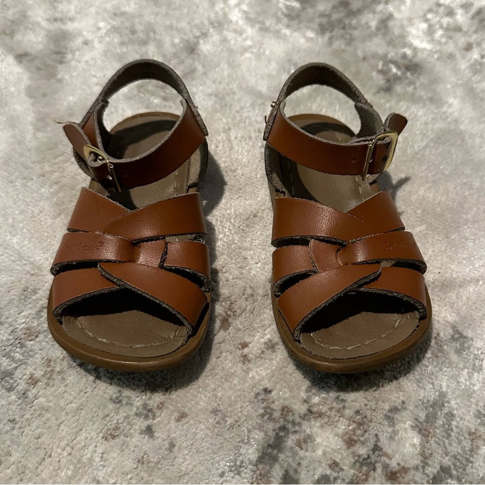 Girls Saltwater sandals: used but in good condition